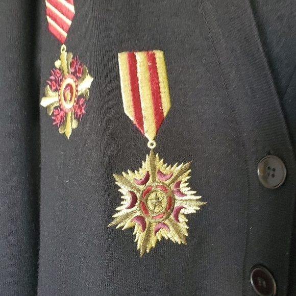 Jones New York Vintage 90s Wool Cardigan Embroidered Crests Medals Ribbons L - Picture 4 of 7